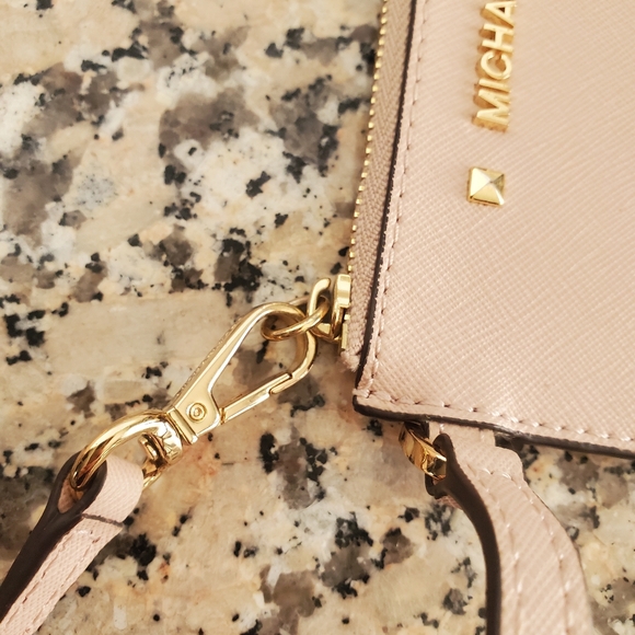 Michael Kors Jet Set Dome and wristlet - Picture 6 of 7
